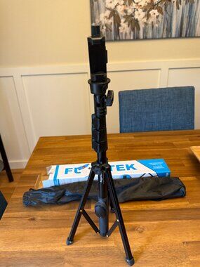 Fugetek FT-569 Phone Tripod & Extendable Selfie Stick Unused Bluetooth Remote